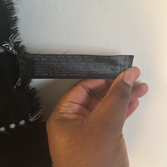 Zara Black and White Plaid Scarf (OS) - Picture 3 of 4